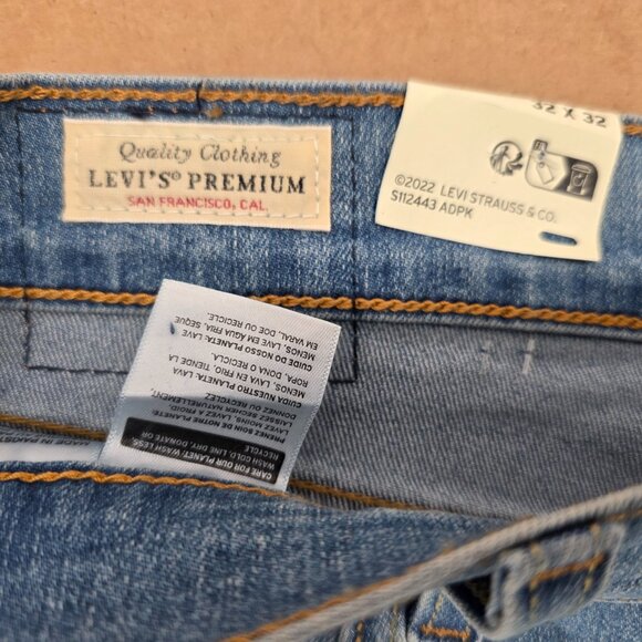 LEVIS WOMEN'S 724 HIGH-RISE SLIM STRAIGHT  JEANS SIZE 32 X 32 NWT - Picture 7 of 11